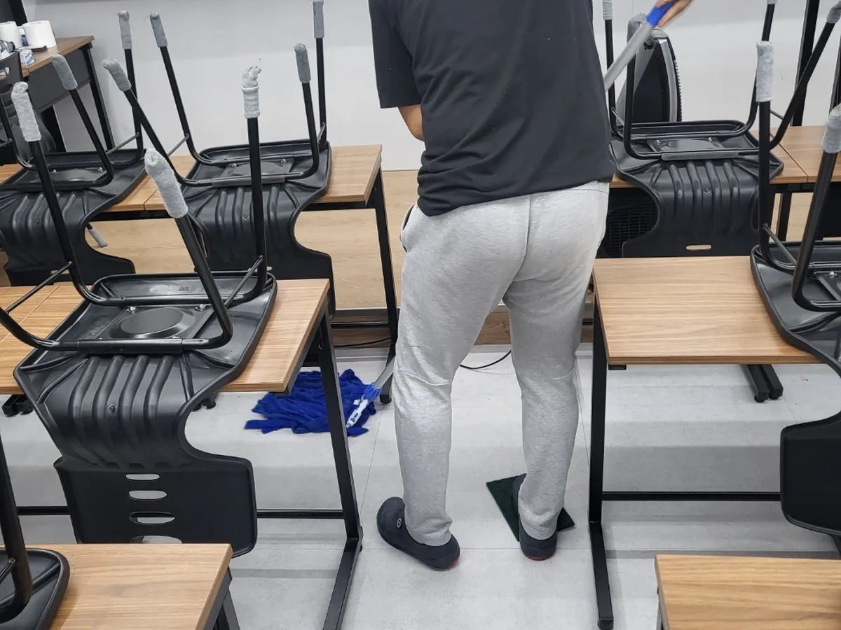 대덕구 신대동 사업장 로비·응접실 바닥 위생청소 사례 - 행진크린